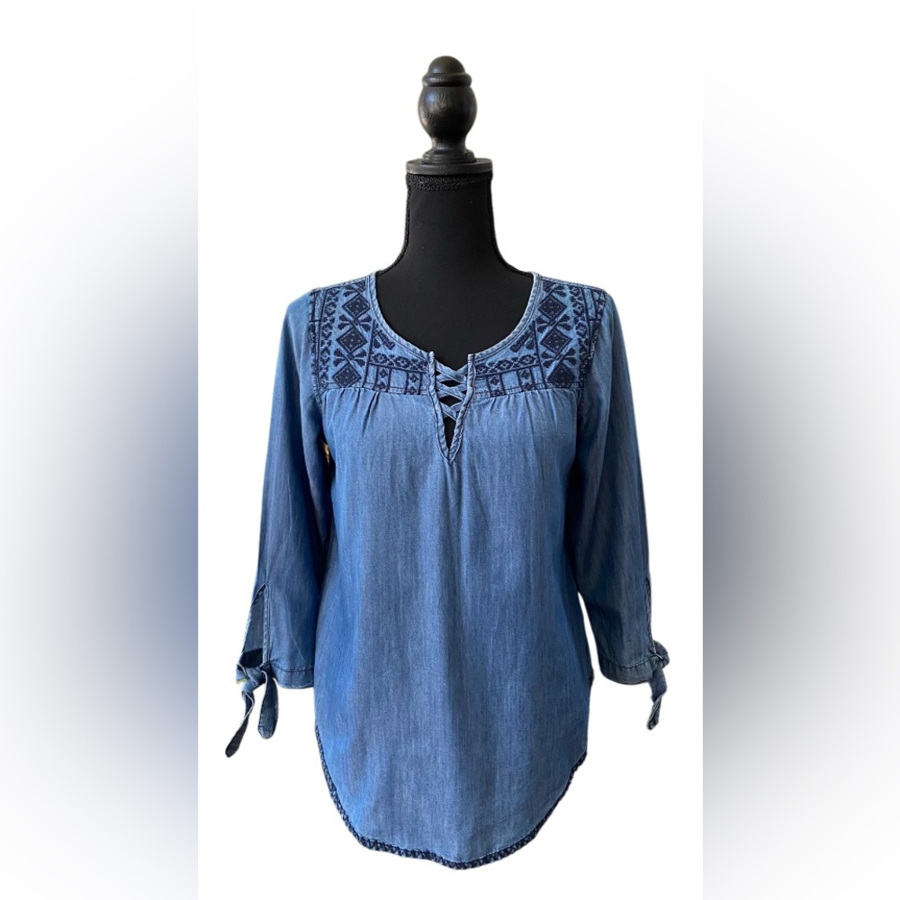 Westport: Women's Blue Denim Jean Embroidered Top